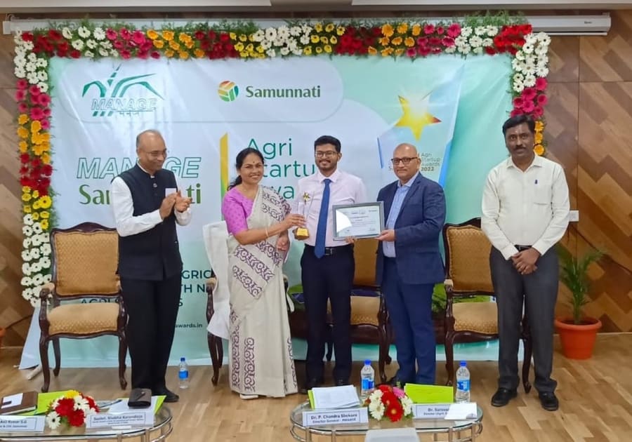Agrograde receiving the first national runner-up award at MANAGE Samunnati Agri Startup Awards 2022
